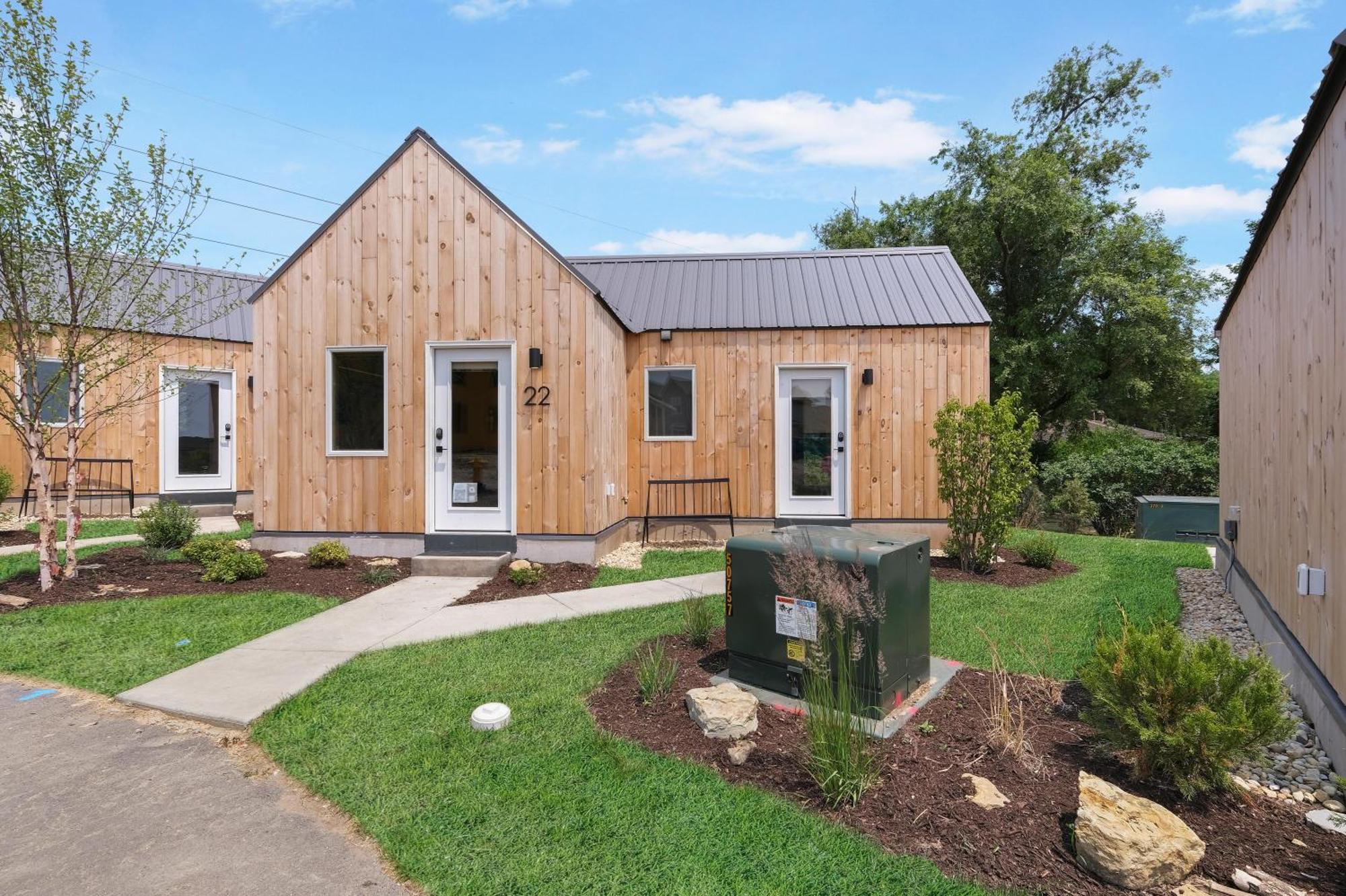 Bunkies- The Hold Villa Ottawa Exterior photo